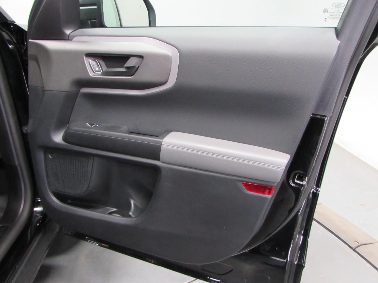 Ford Bronco Sport Vehicle Full-screen Gallery Image 16