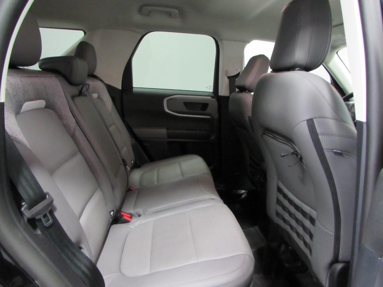 Ford Bronco Sport Vehicle Full-screen Gallery Image 19