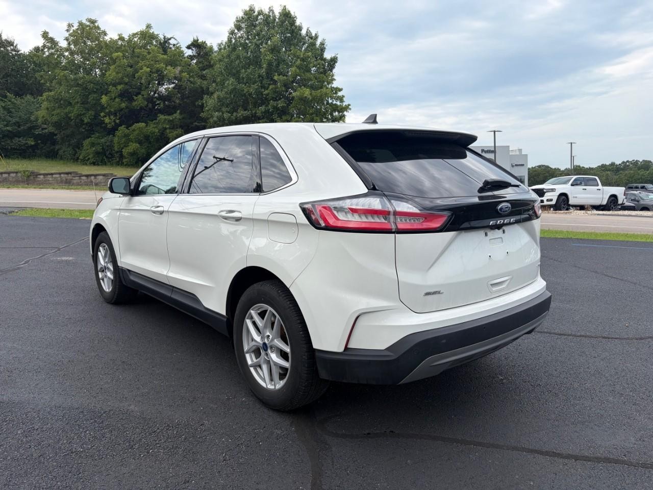 Ford Edge Vehicle Full-screen Gallery Image 03