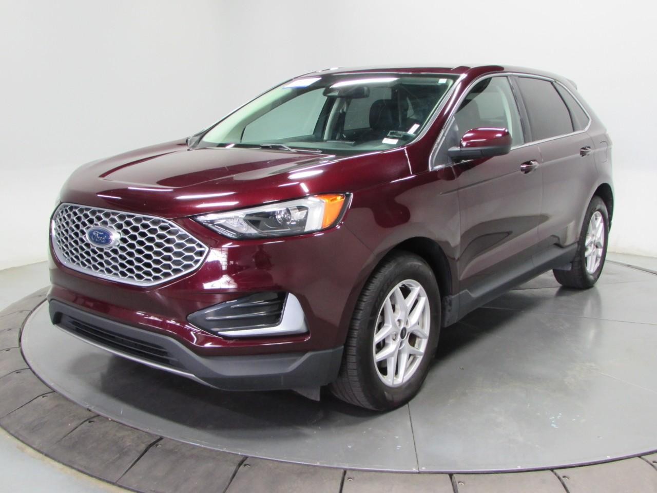 Ford Edge Vehicle Full-screen Gallery Image 03