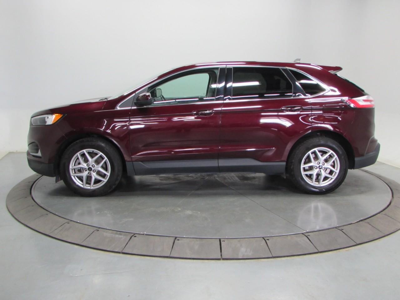 Ford Edge Vehicle Full-screen Gallery Image 04