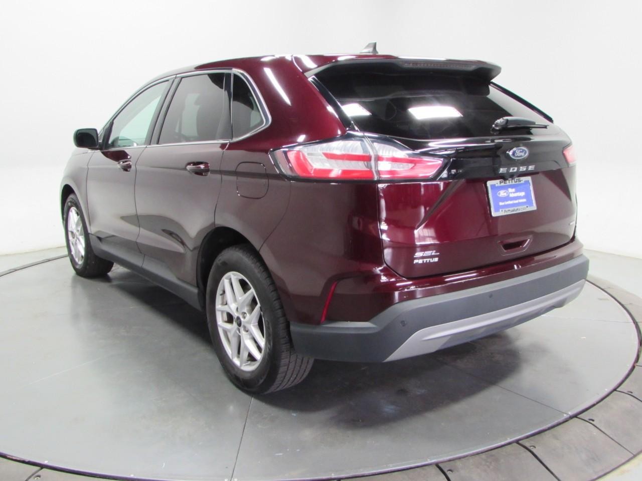 Ford Edge Vehicle Full-screen Gallery Image 05