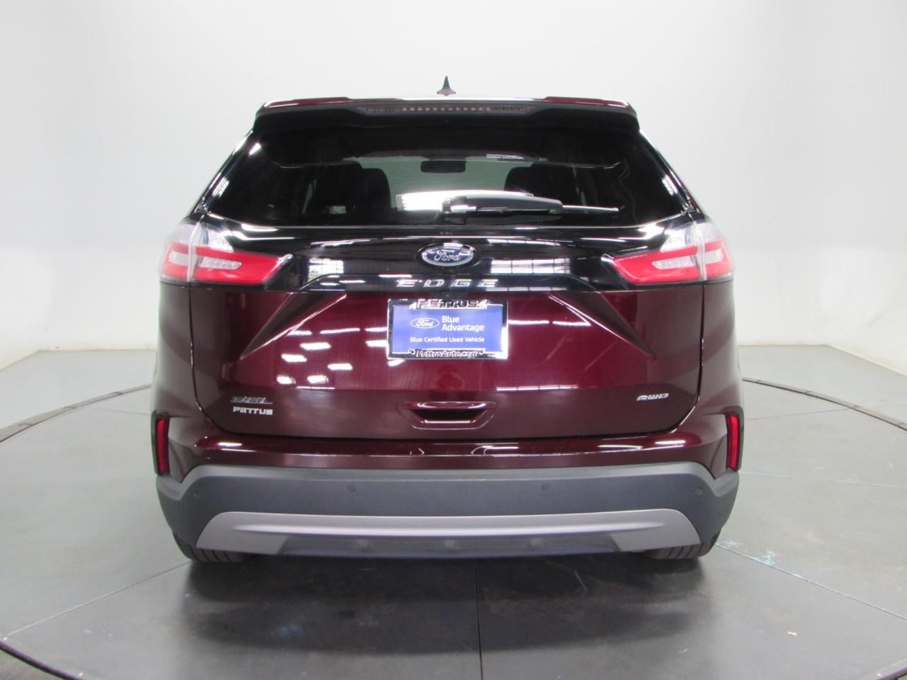 Ford Edge Vehicle Full-screen Gallery Image 06