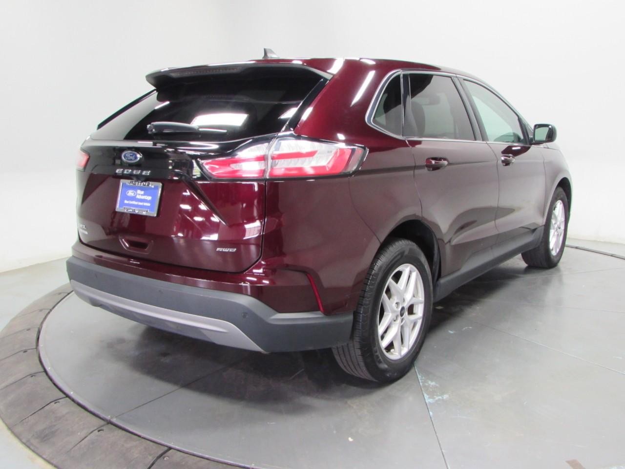 Ford Edge Vehicle Full-screen Gallery Image 07