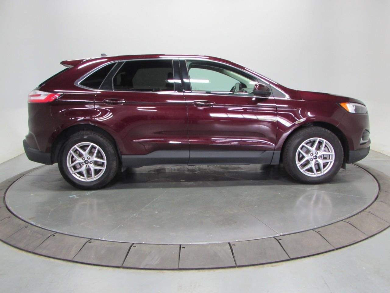 Ford Edge Vehicle Full-screen Gallery Image 08