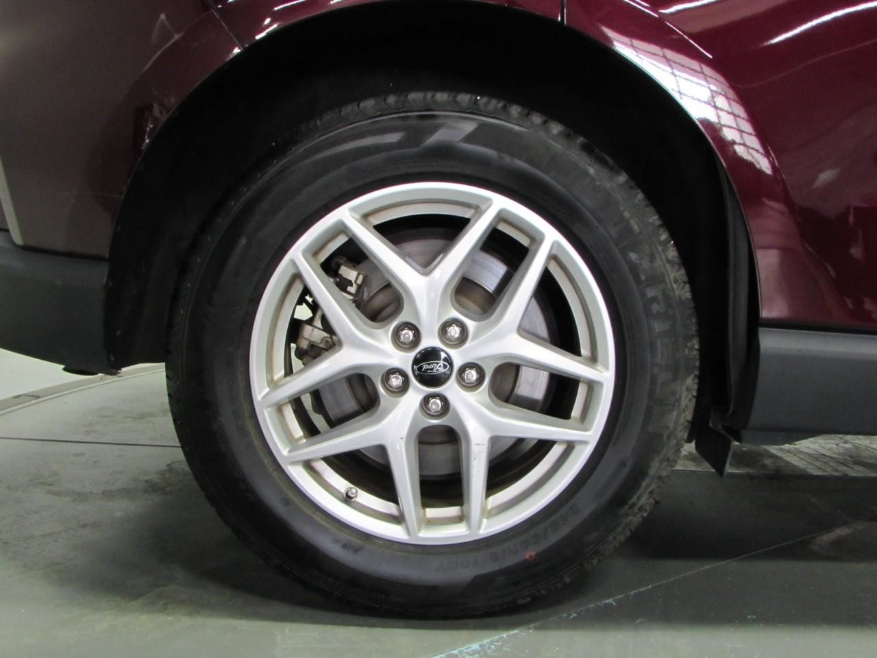 Ford Edge Vehicle Full-screen Gallery Image 09