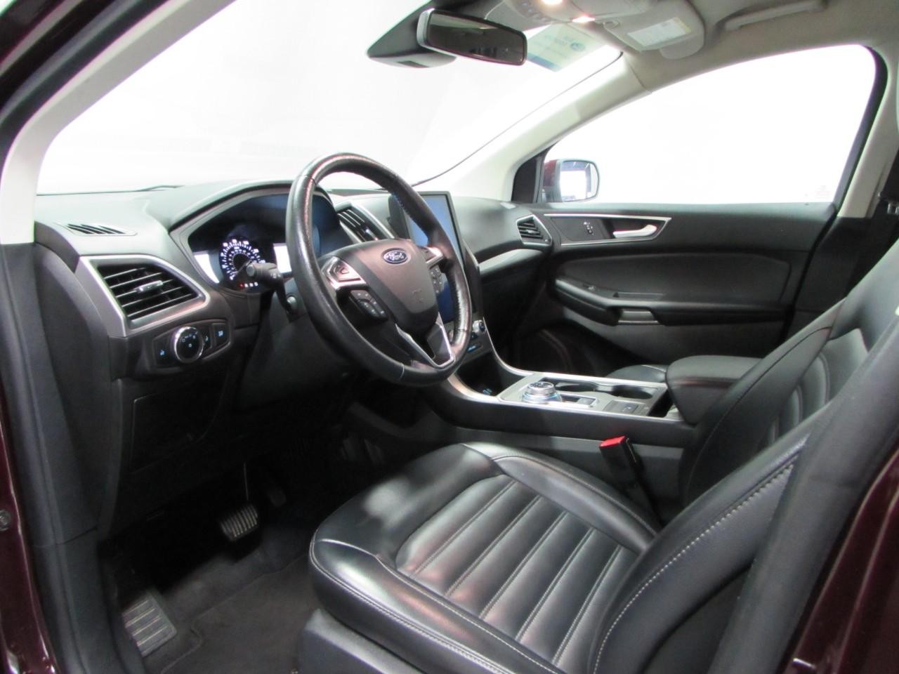 Ford Edge Vehicle Full-screen Gallery Image 13