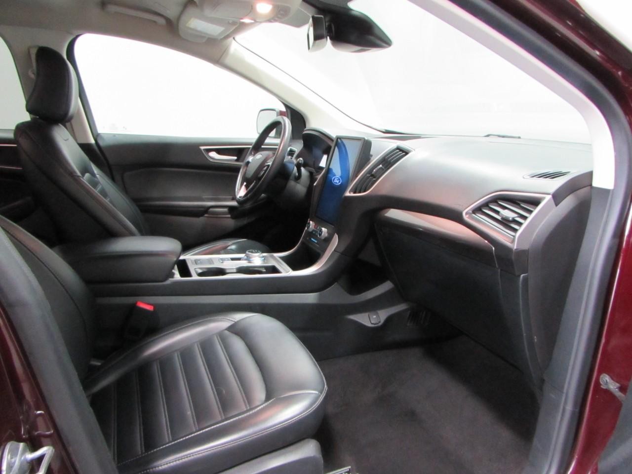 Ford Edge Vehicle Full-screen Gallery Image 17