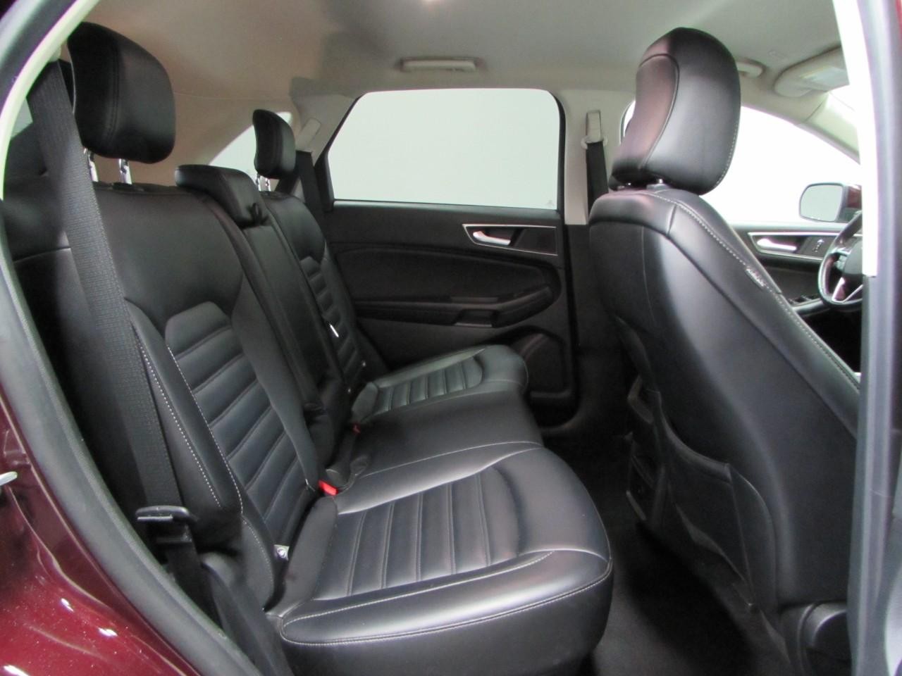 Ford Edge Vehicle Full-screen Gallery Image 19