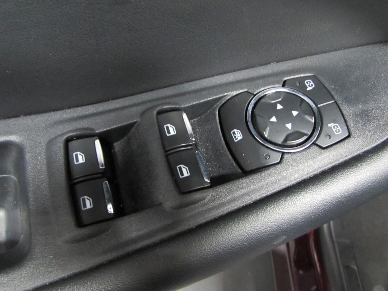 Ford Edge Vehicle Full-screen Gallery Image 20