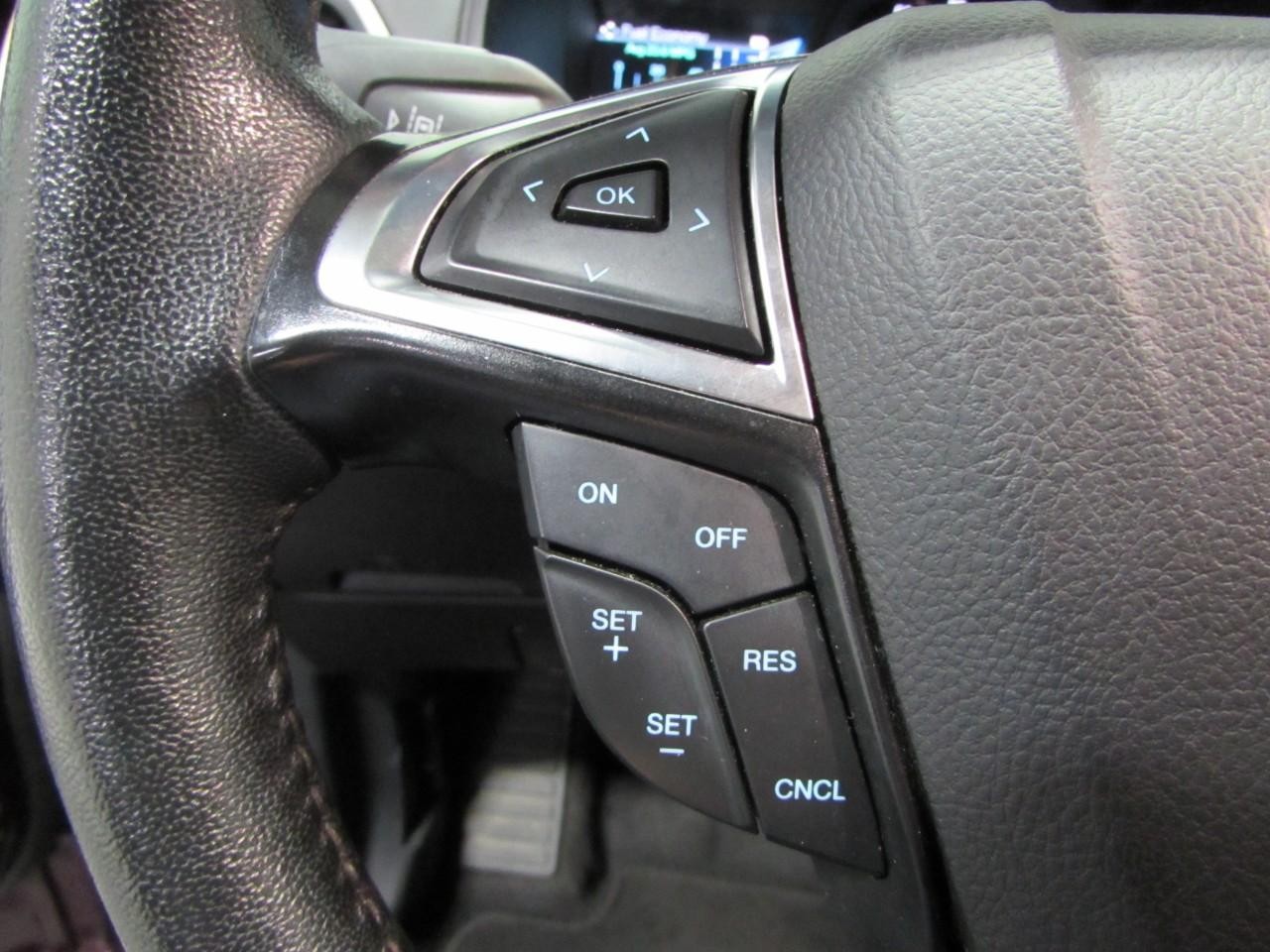 Ford Edge Vehicle Full-screen Gallery Image 24