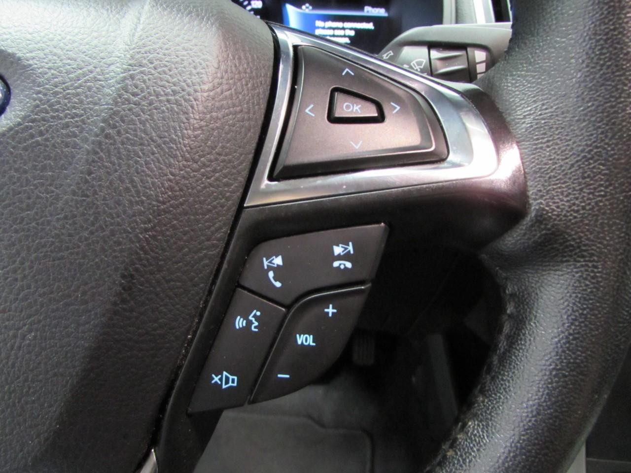 Ford Edge Vehicle Full-screen Gallery Image 25