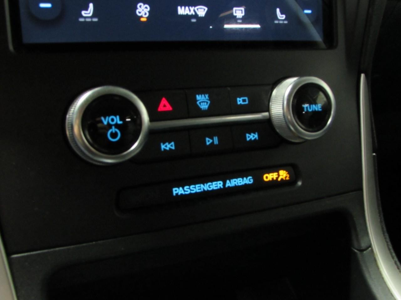 Ford Edge Vehicle Full-screen Gallery Image 30