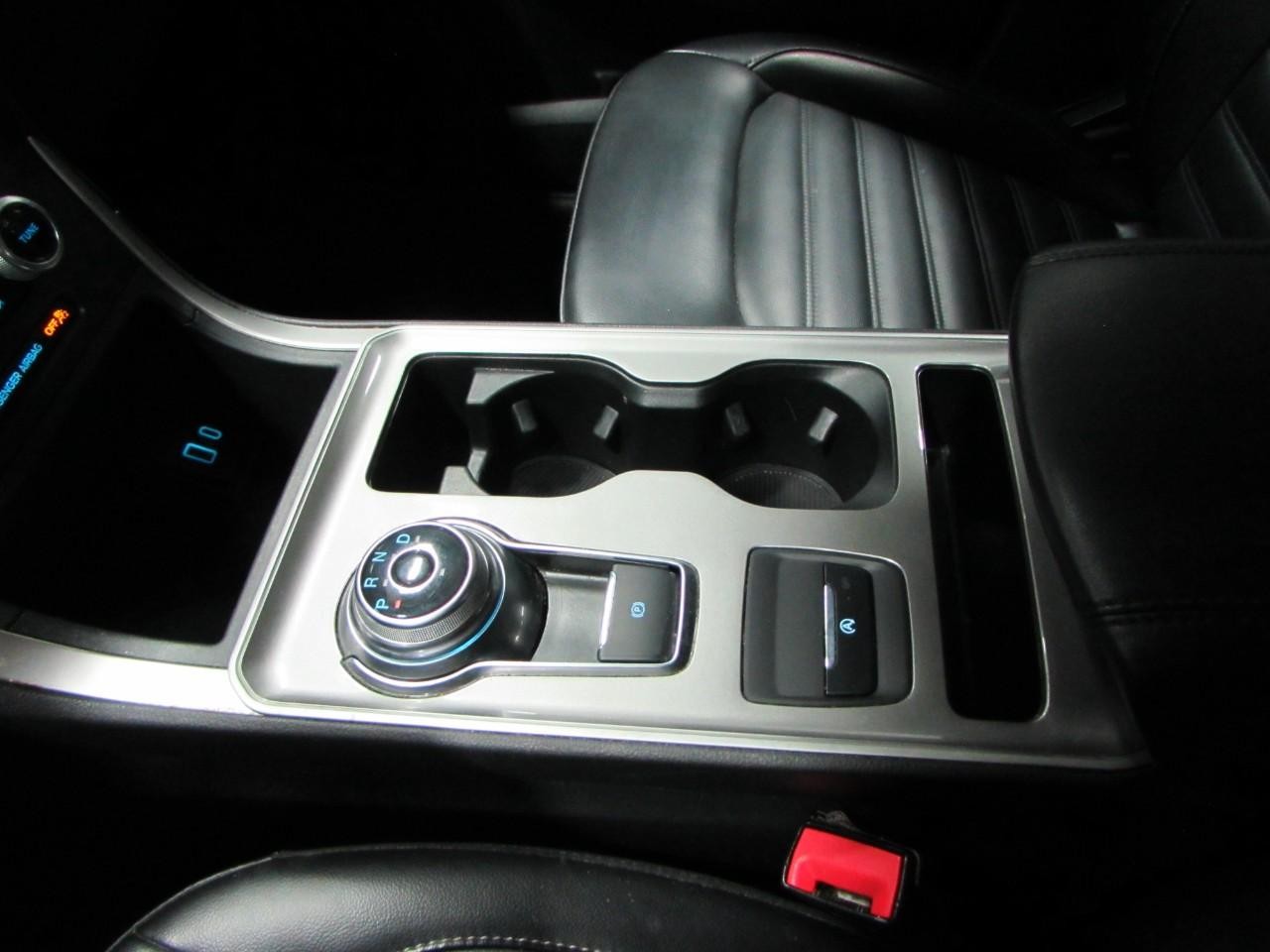 Ford Edge Vehicle Full-screen Gallery Image 31