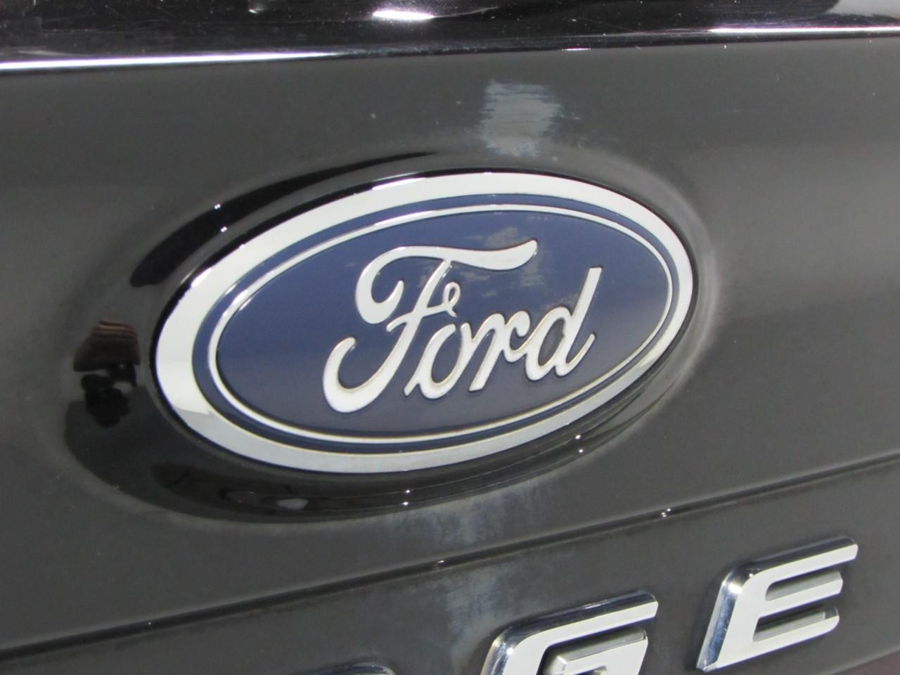 Ford Edge Vehicle Full-screen Gallery Image 34