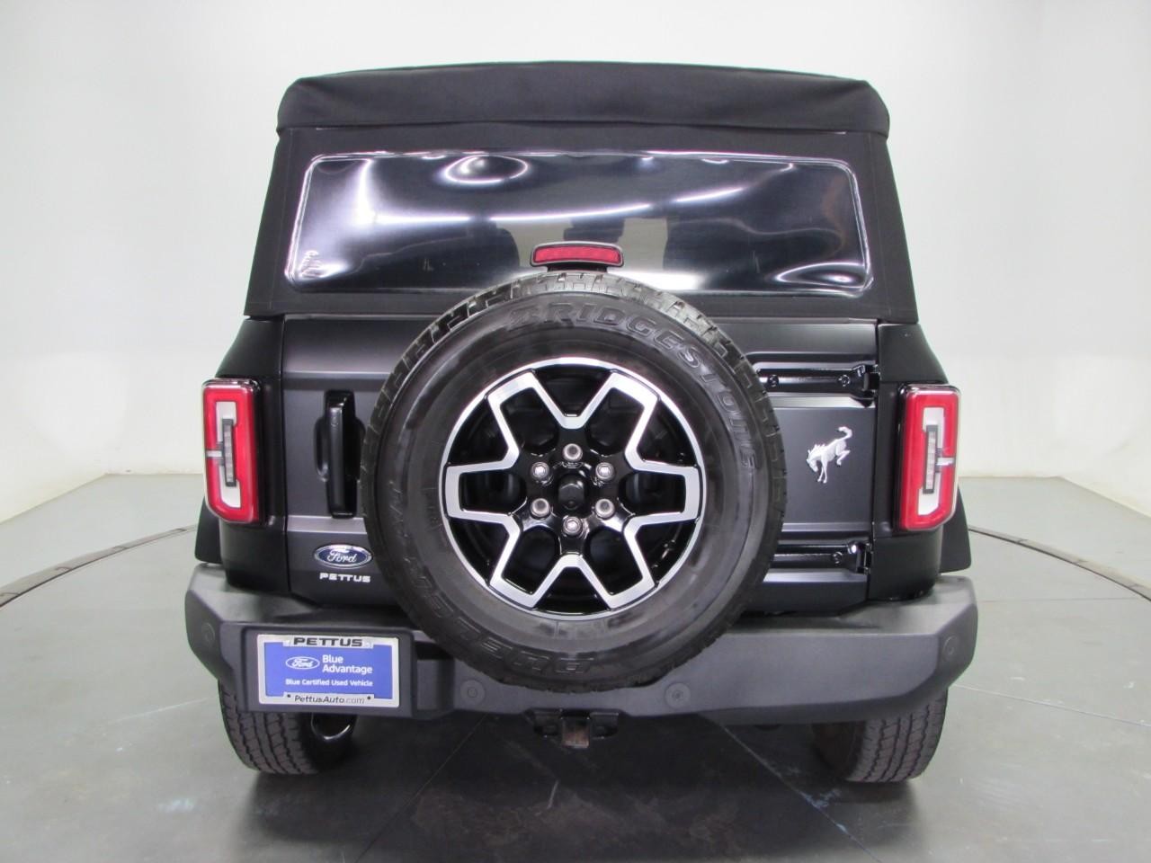 Ford Bronco Vehicle Full-screen Gallery Image 06