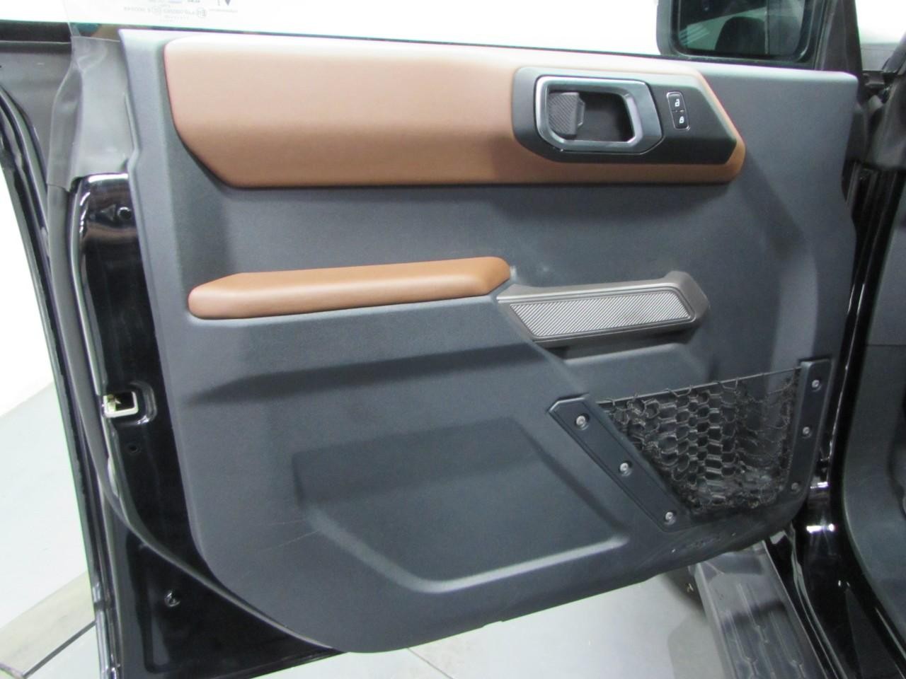 Ford Bronco Vehicle Full-screen Gallery Image 12