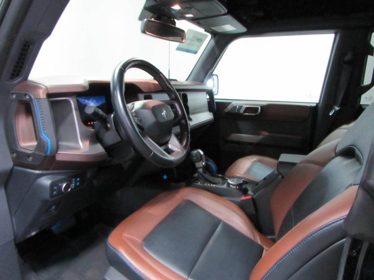 Ford Bronco Vehicle Full-screen Gallery Image 13