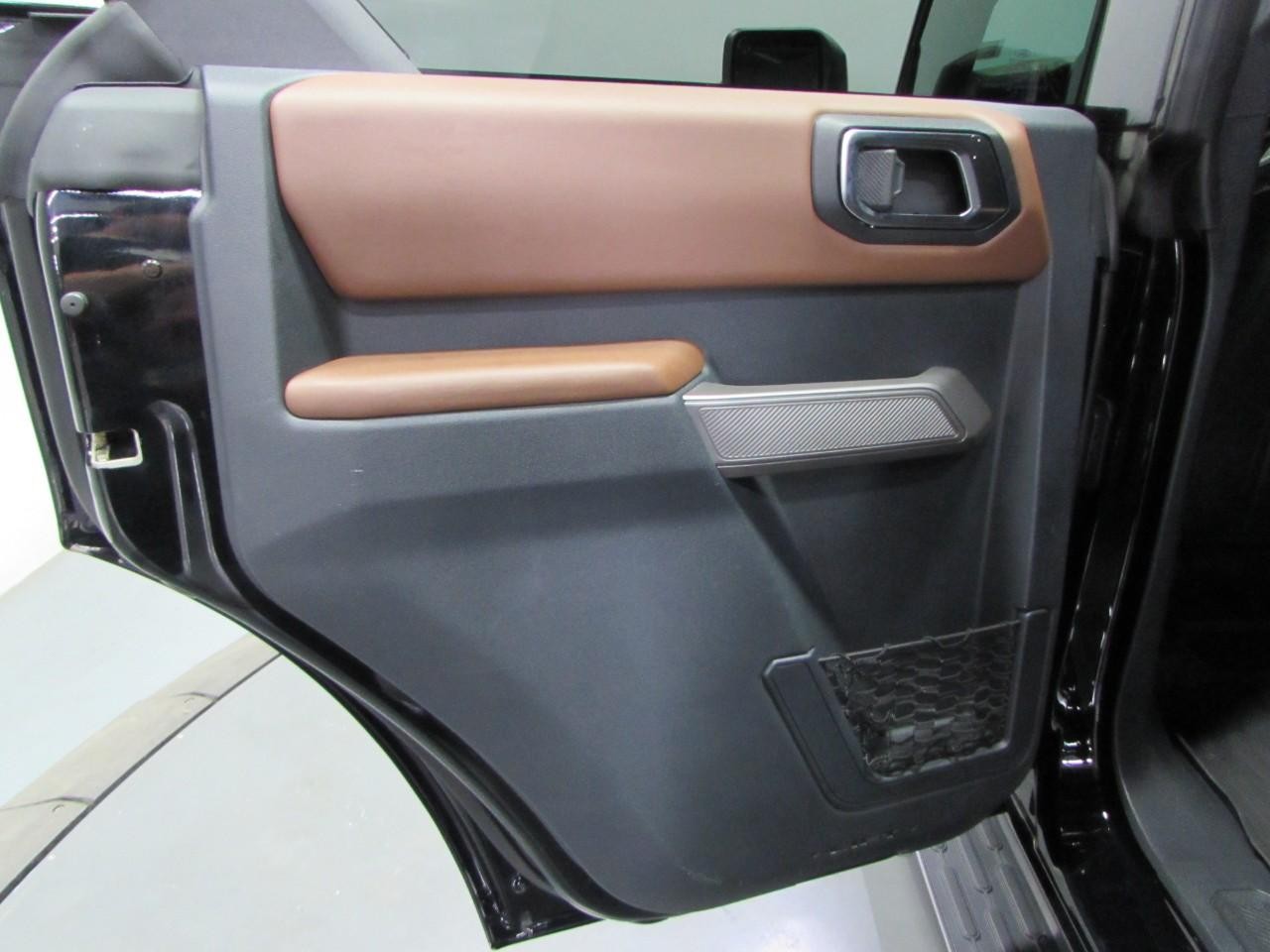 Ford Bronco Vehicle Full-screen Gallery Image 14