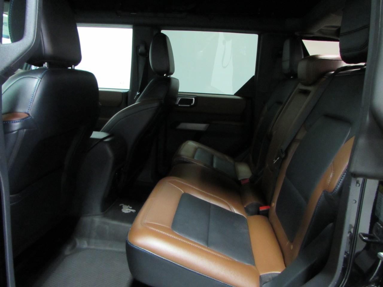 Ford Bronco Vehicle Full-screen Gallery Image 15