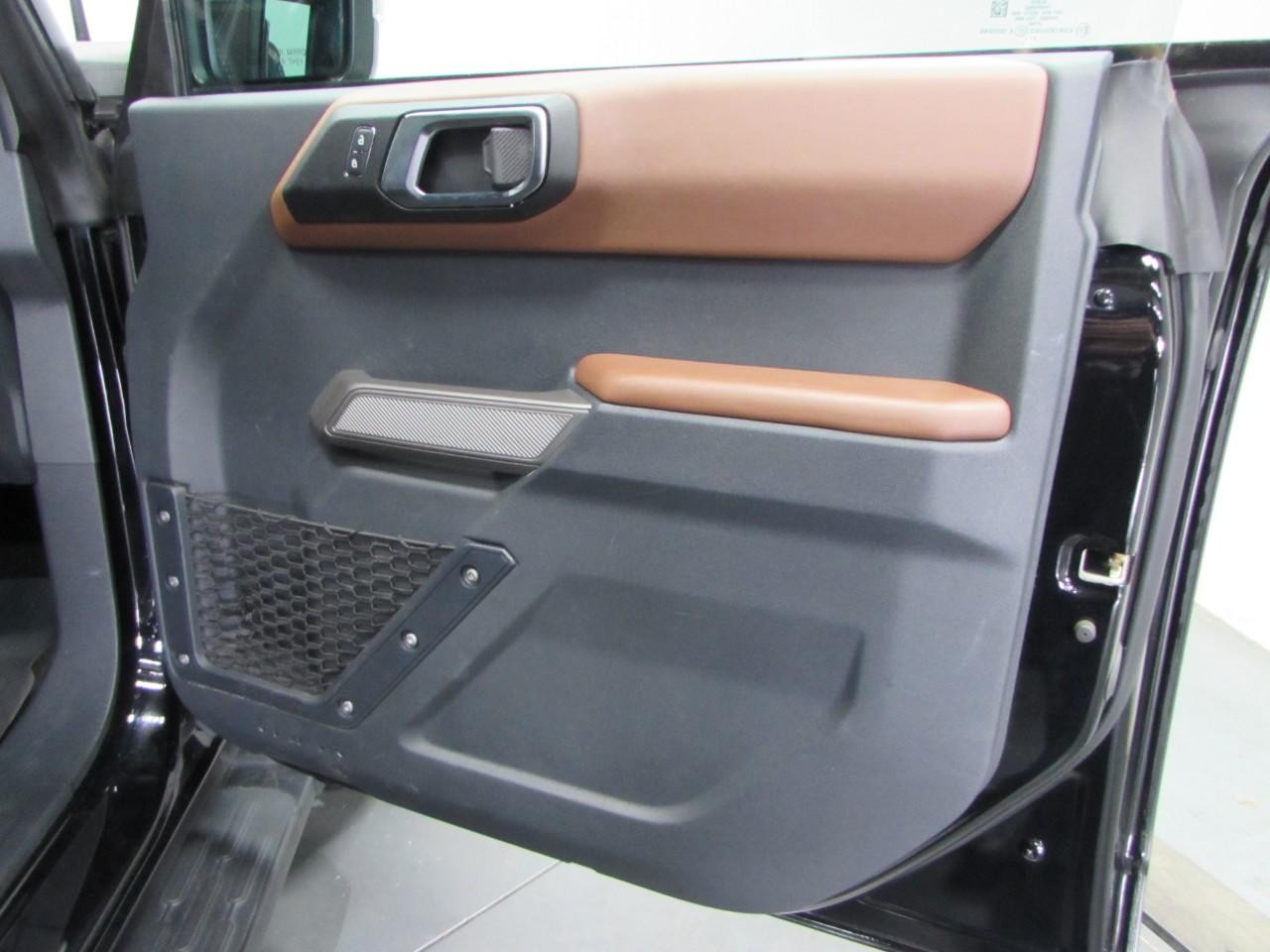 Ford Bronco Vehicle Full-screen Gallery Image 16