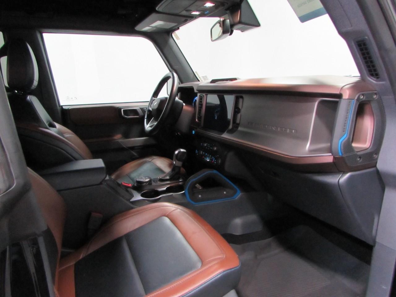 Ford Bronco Vehicle Full-screen Gallery Image 17