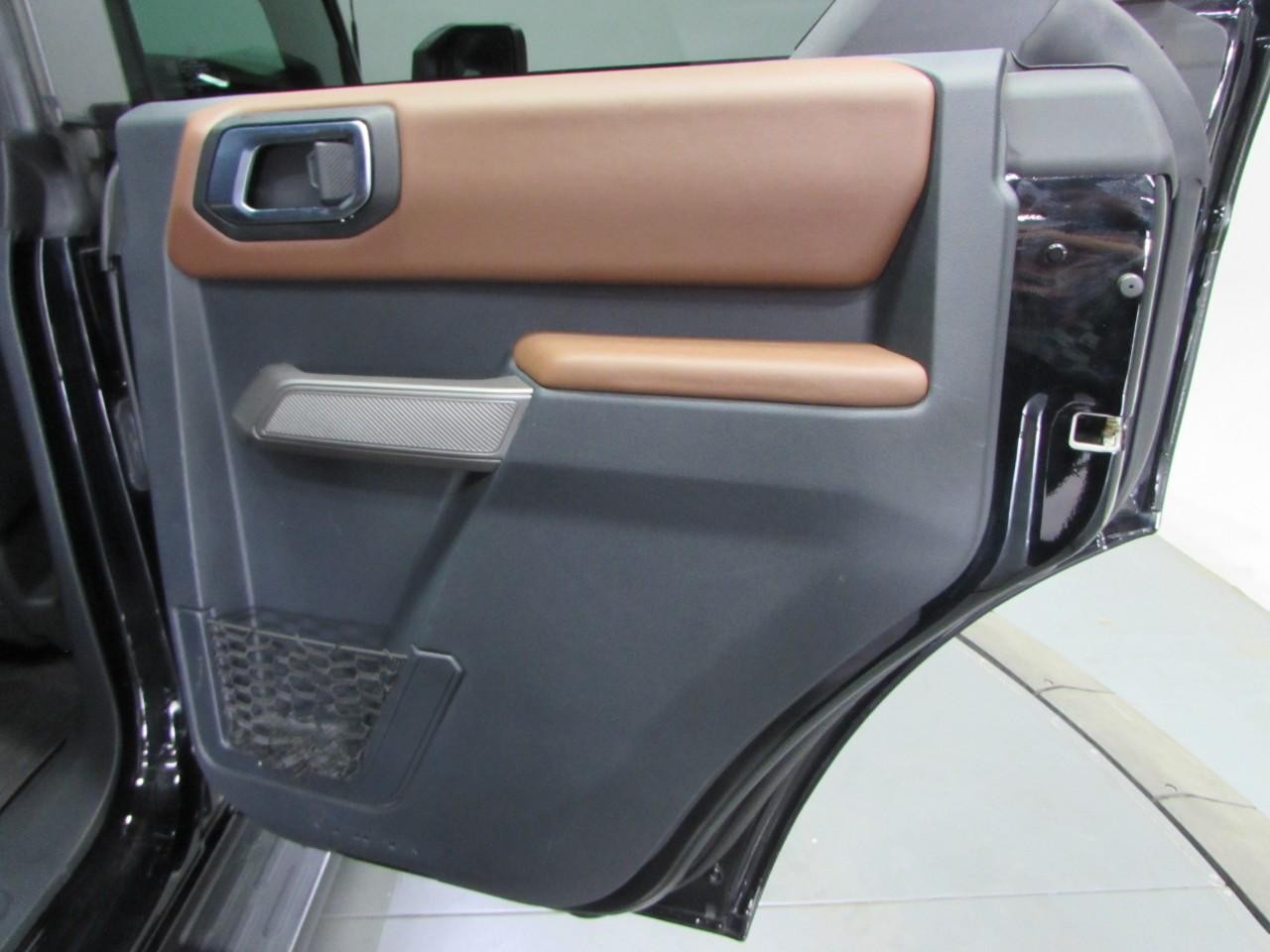 Ford Bronco Vehicle Full-screen Gallery Image 18