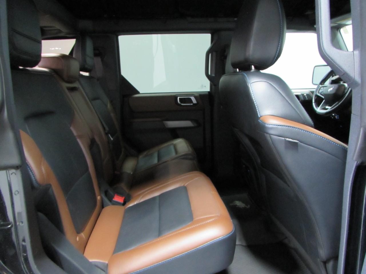 Ford Bronco Vehicle Full-screen Gallery Image 19