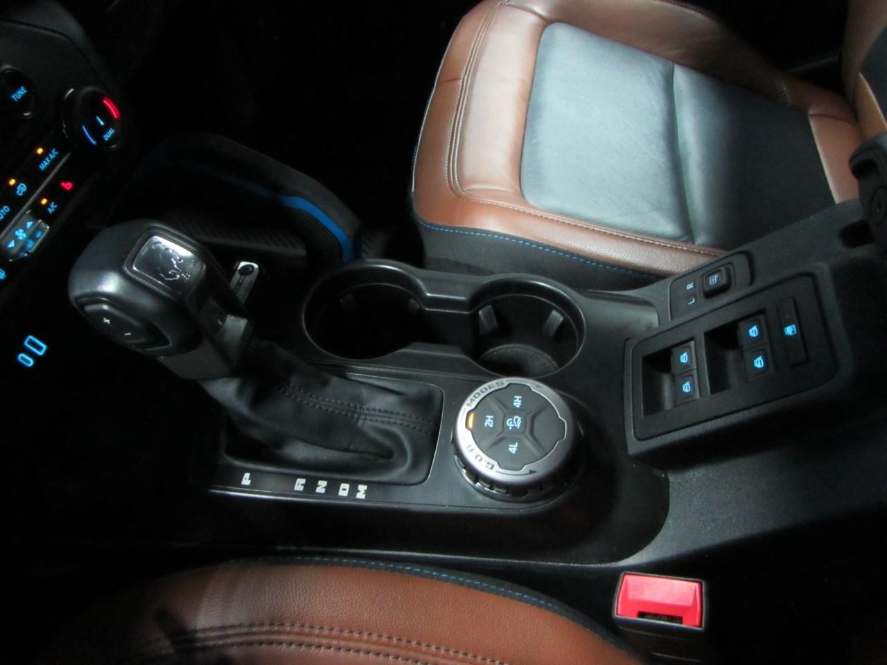 Ford Bronco Vehicle Full-screen Gallery Image 30