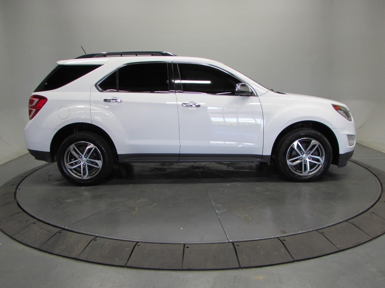 Chevrolet Equinox Vehicle Full-screen Gallery Image 08