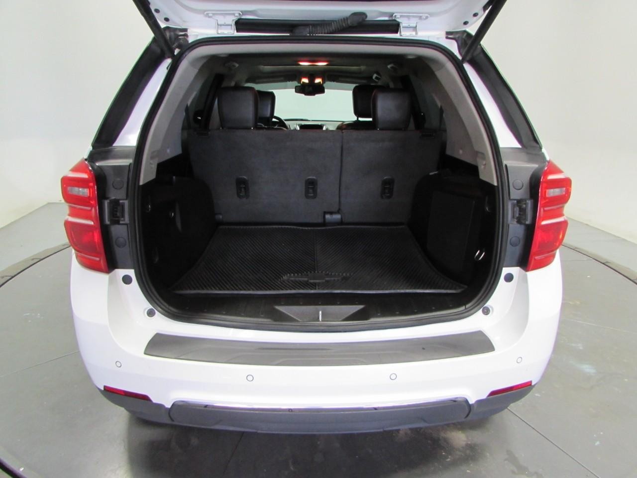 Chevrolet Equinox Vehicle Full-screen Gallery Image 11