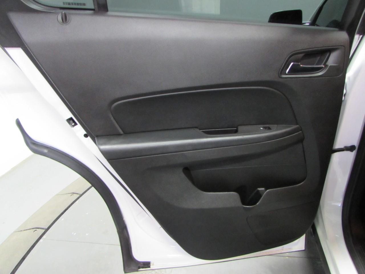 Chevrolet Equinox Vehicle Full-screen Gallery Image 14