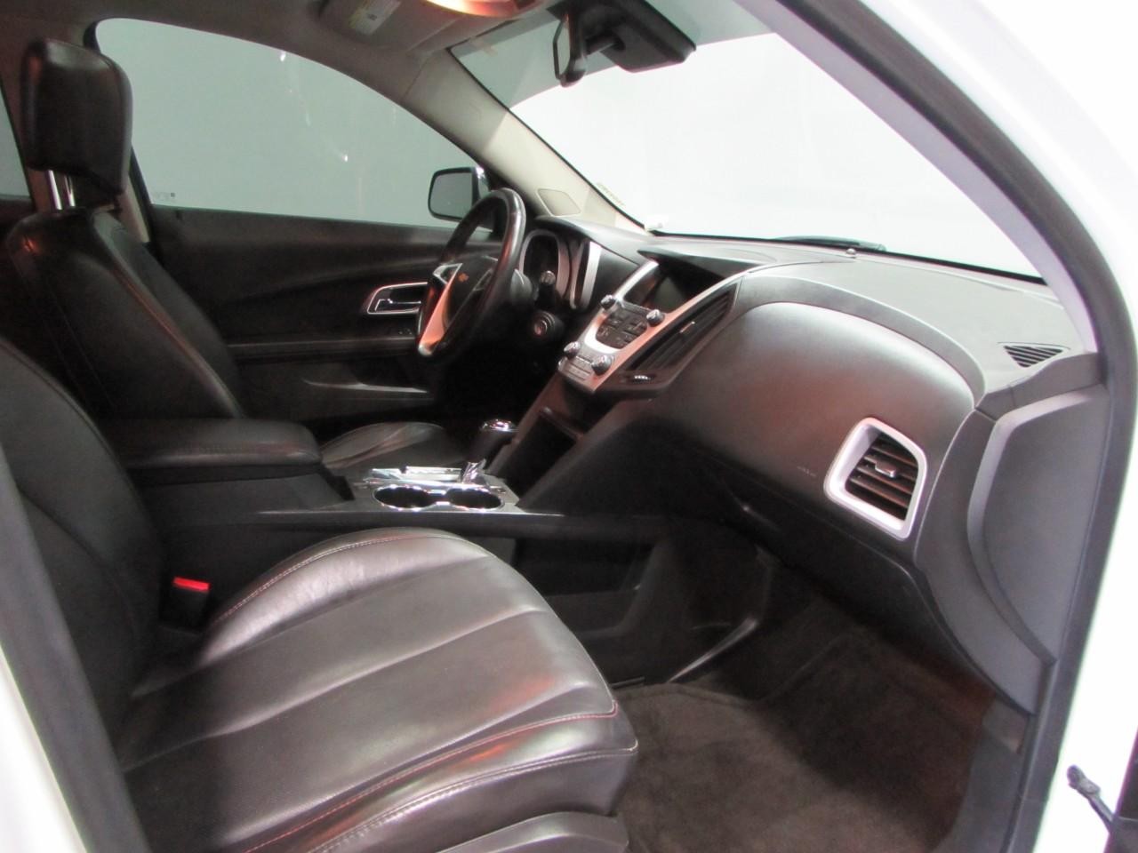 Chevrolet Equinox Vehicle Full-screen Gallery Image 17