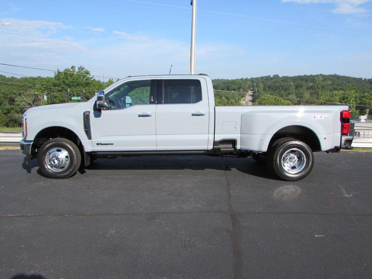2026 Glacier Gray Metallic Tri-Coat Ford Super Duty F-350 DRW 4WD Crew Cab 8' Box 4X4 Truck