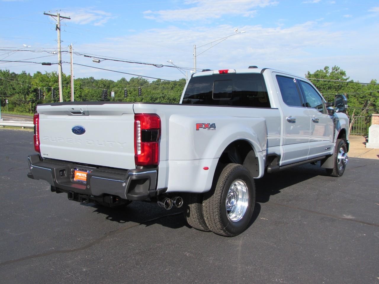 2026 Glacier Gray Metallic Tri-Coat Ford Super Duty F-350 DRW 4WD Crew Cab 8' Box 4X4 Truck