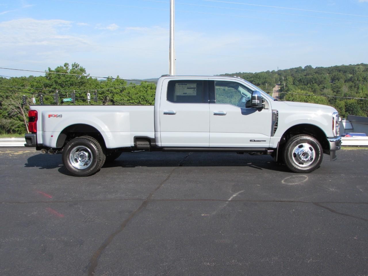 2026 Glacier Gray Metallic Tri-Coat Ford Super Duty F-350 DRW 4WD Crew Cab 8' Box 4X4 Truck