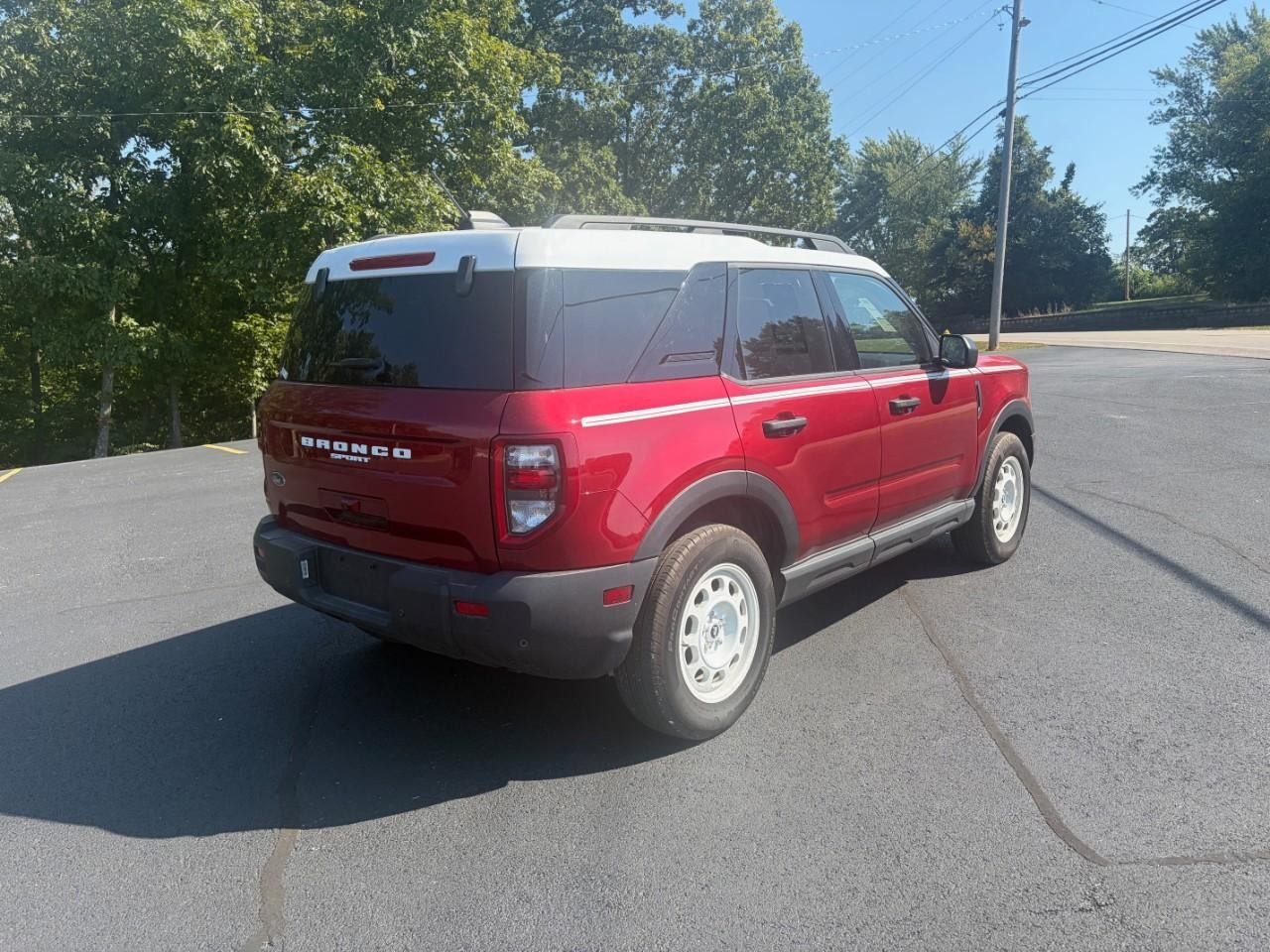 Ford Bronco Sport Vehicle Full-screen Gallery Image 03