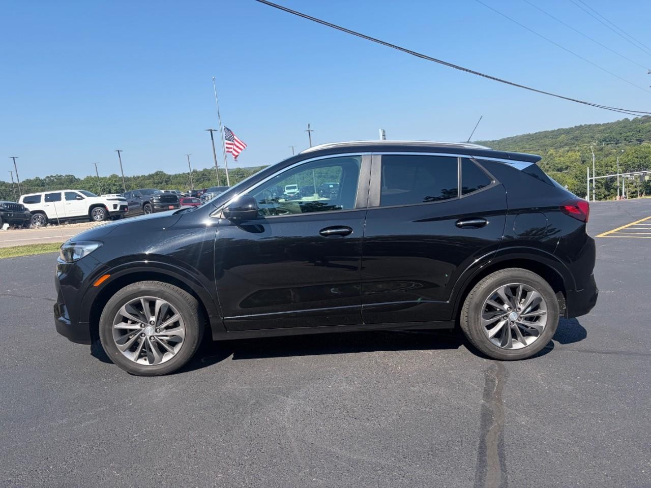 Buick Encore GX Vehicle Full-screen Gallery Image 02