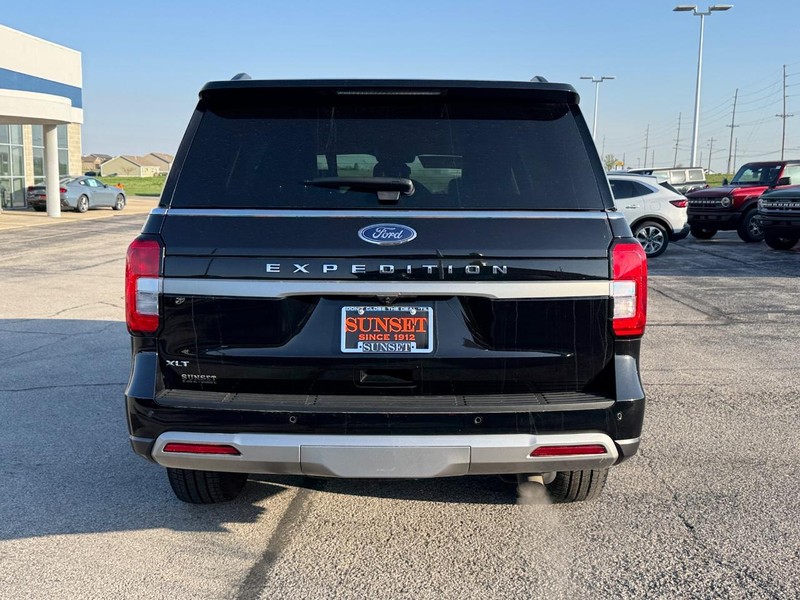 Ford Expedition Vehicle Full-screen Gallery Image 04