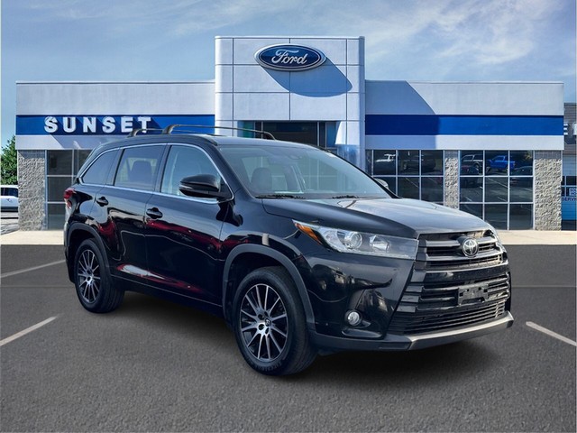 Waterloo IL 2018 Toyota Highlander more details - toyota highlander