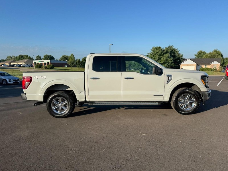 Ford F-150 Vehicle Full-screen Gallery Image 02