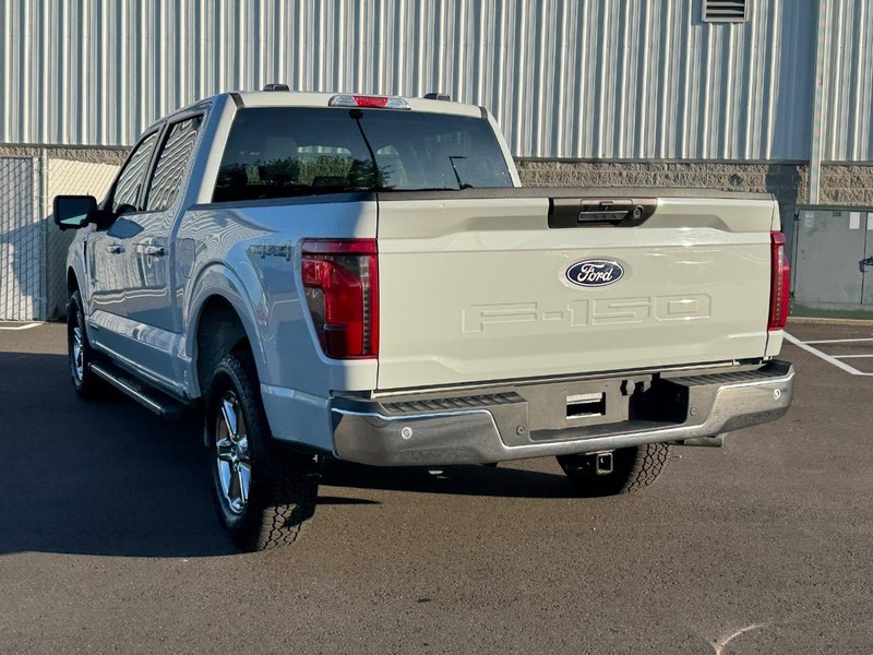 Ford F-150 Vehicle Full-screen Gallery Image 05