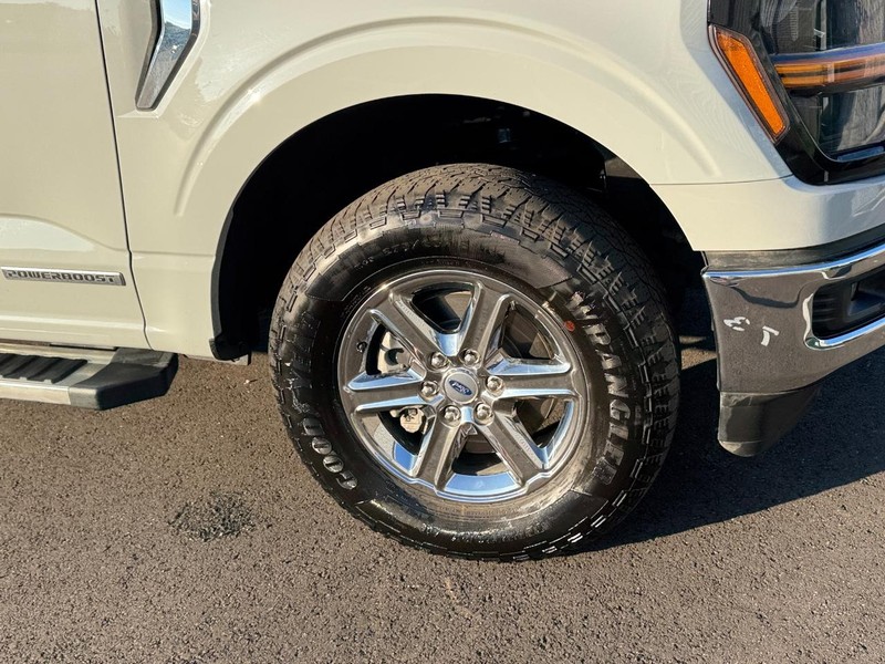 Ford F-150 Vehicle Full-screen Gallery Image 09