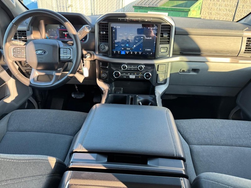 Ford F-150 Vehicle Full-screen Gallery Image 11