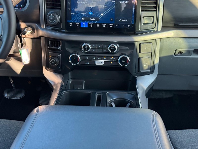 Ford F-150 Vehicle Full-screen Gallery Image 14