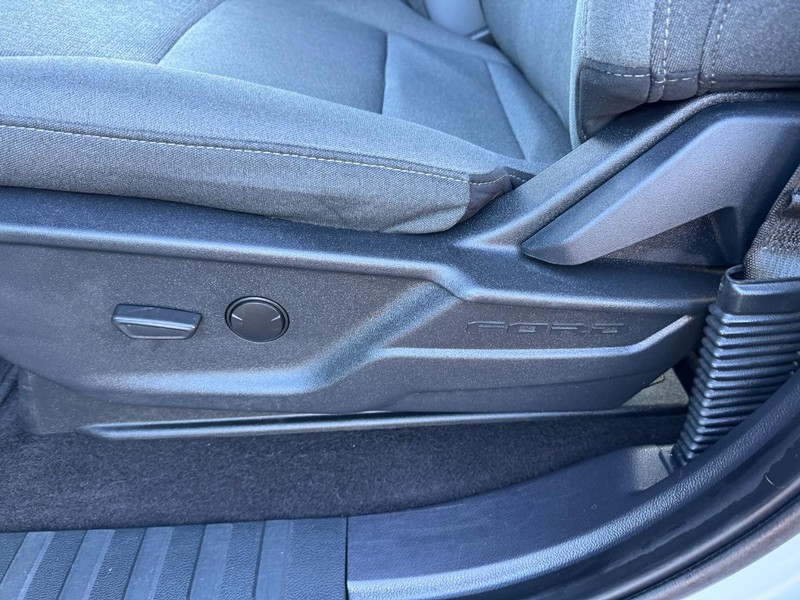 Ford F-150 Vehicle Full-screen Gallery Image 15