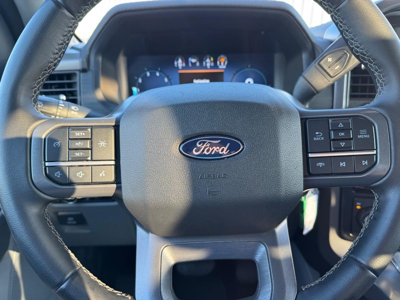 Ford F-150 Vehicle Full-screen Gallery Image 17