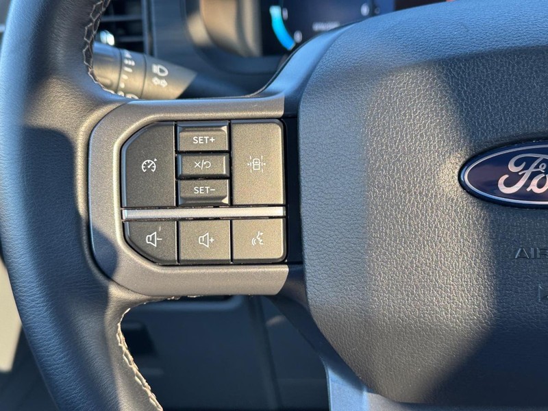 Ford F-150 Vehicle Full-screen Gallery Image 18