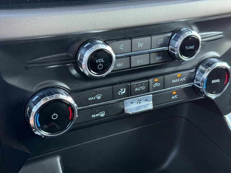 Ford F-150 Vehicle Full-screen Gallery Image 21