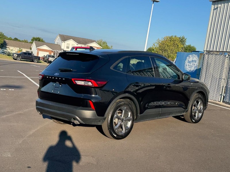 Ford Escape Vehicle Full-screen Gallery Image 03